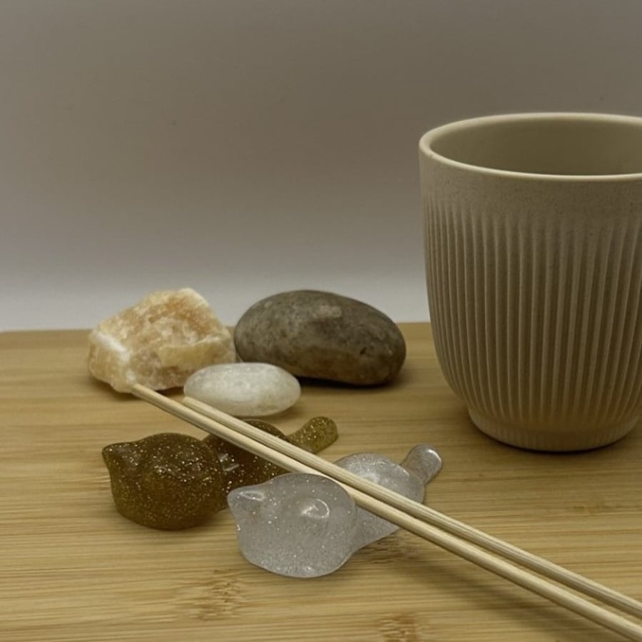 Resin Cat Holder for Brushes, Pens, Chopsticks or Friendship Kitties 