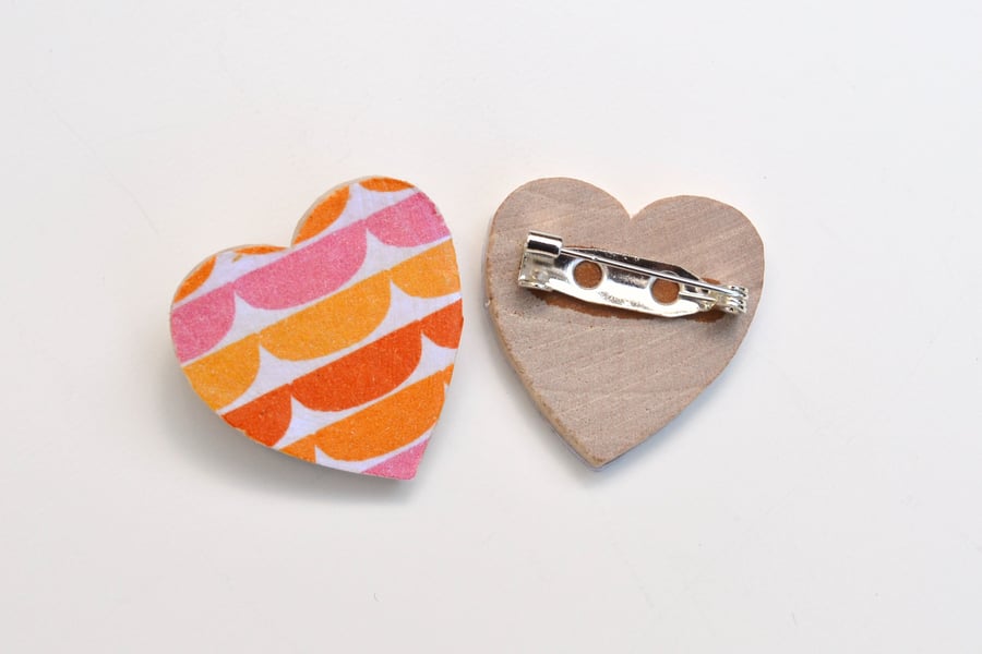 Heart Brooch with Semicircle Pattern