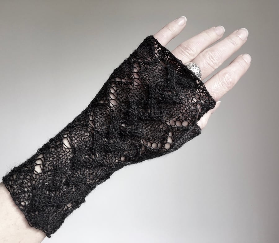 Lace charcoal fingerless gloves