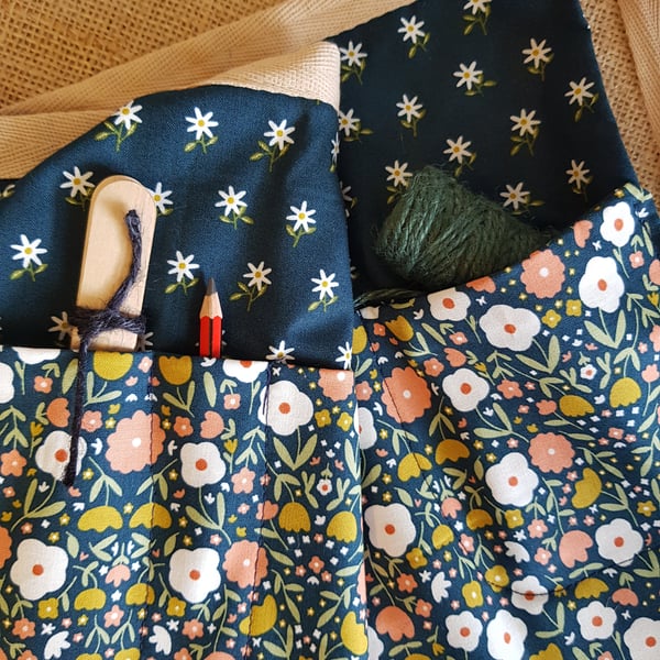 Garden apron with twine, wooden labels and pencil: navy floral