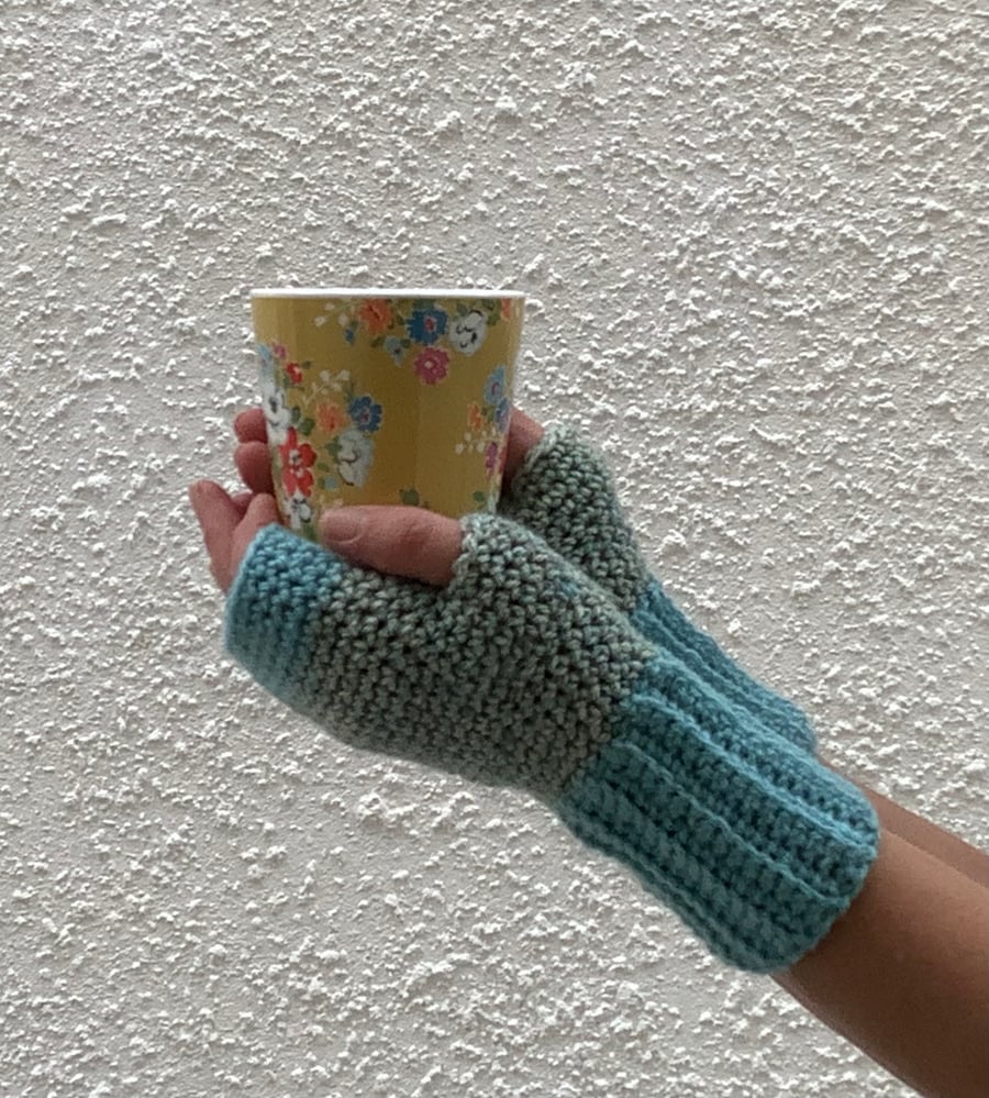 FINGERLESS MITTS , gloves ' Rambler'  Soft wool blend. Green.