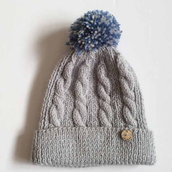 Kid's Bobble hat to fit age 4 - 7 years