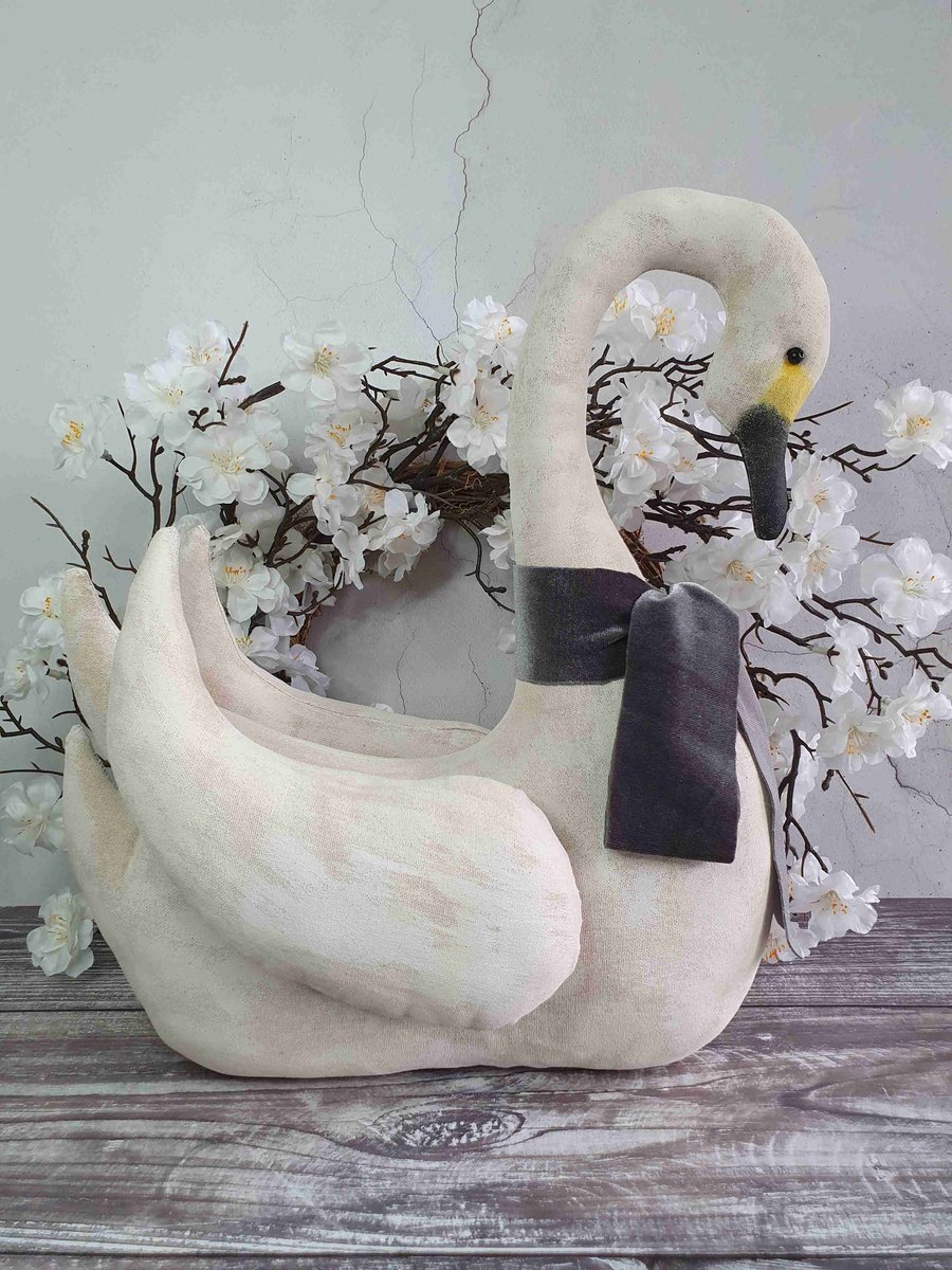 Large Swan Decoration