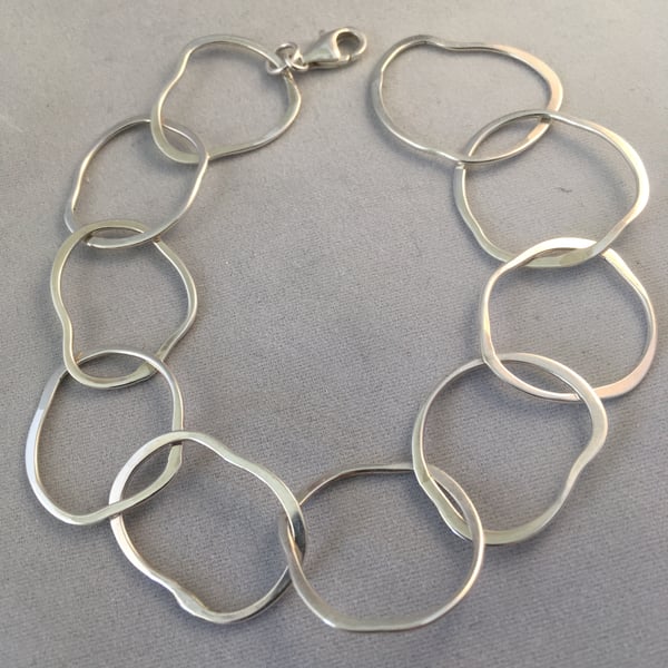 Silver oval loop bracelet