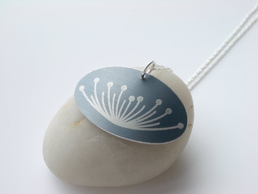 Cow parsley oval pendant in grey and silver