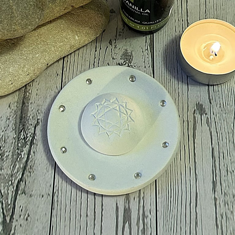 Essential Oil Diffuser Dish & Chakra Intention Stones – Echoes of Essence 