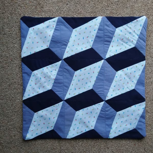 Patchwork cushion cover with 3D effect design in shades of blue