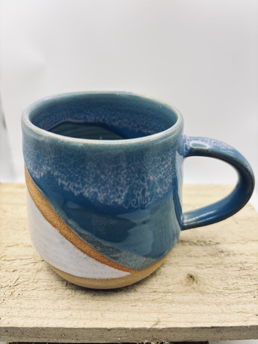 Stoneware Coffee mug blue and white with sand effect from glimpse of base clay