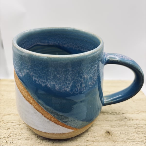 Stoneware Coffee mug blue and white with sand effect from glimpse of base clay