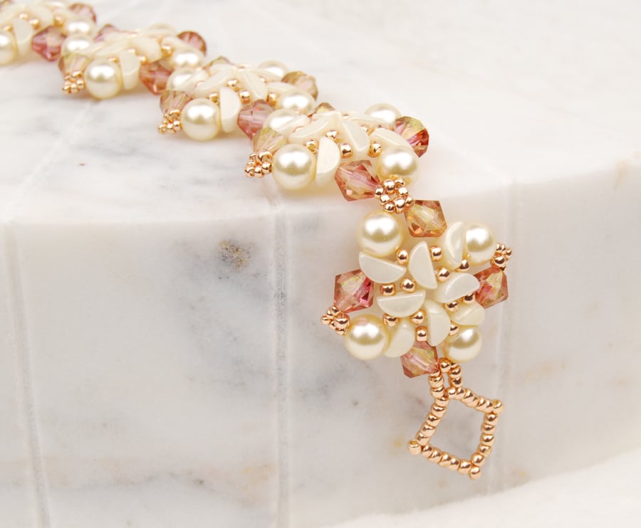 Beaded bracelet with crystals and glass pearls, Wedding bracelet in pink cream