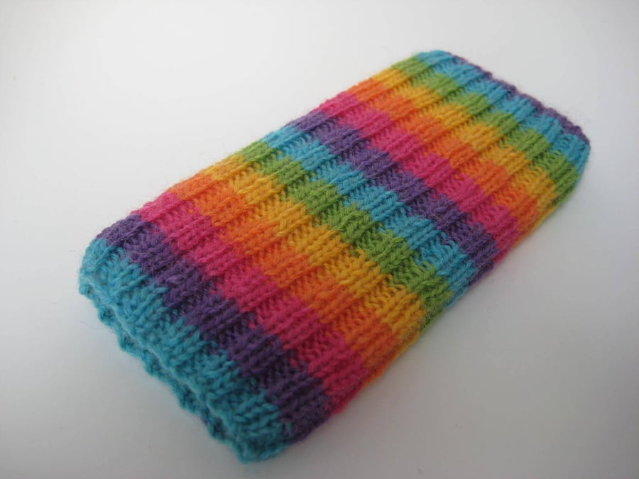 hand knitted mobile iPhone 5 SE wool cosy
