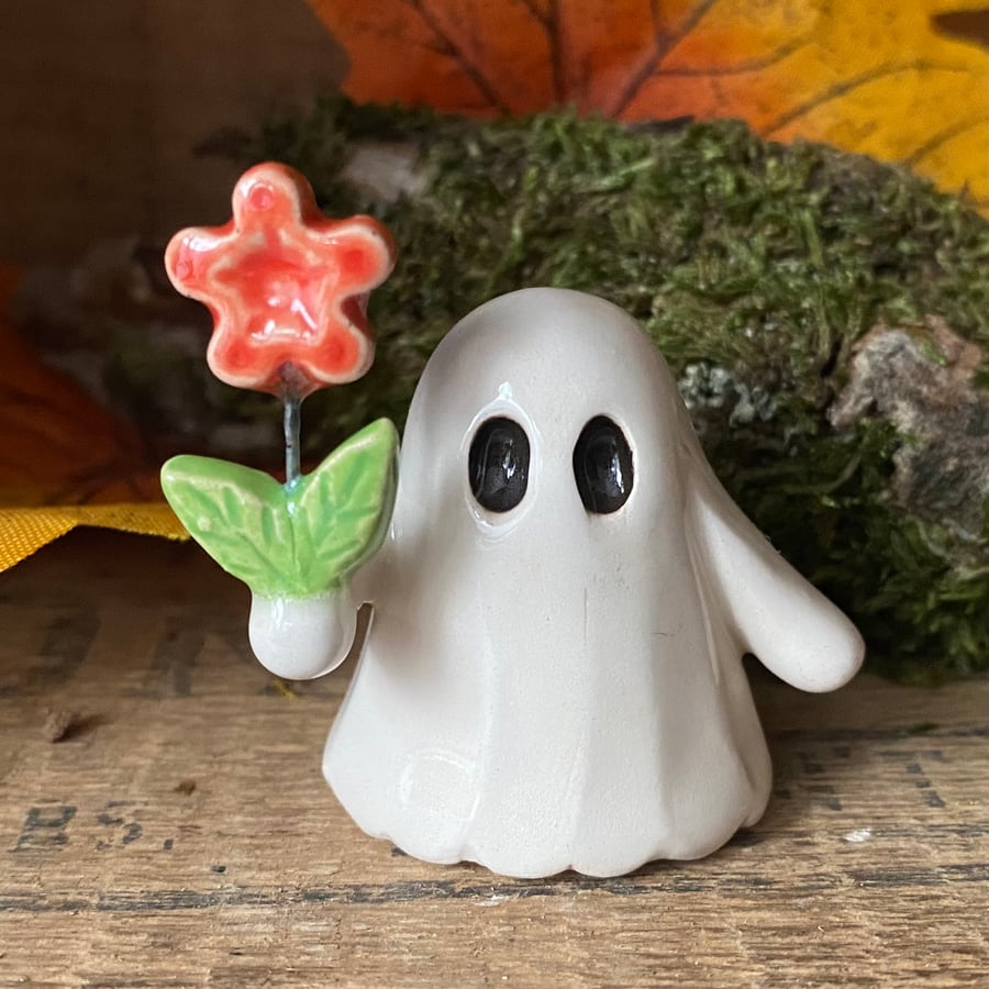 Ceramic ghost with flower