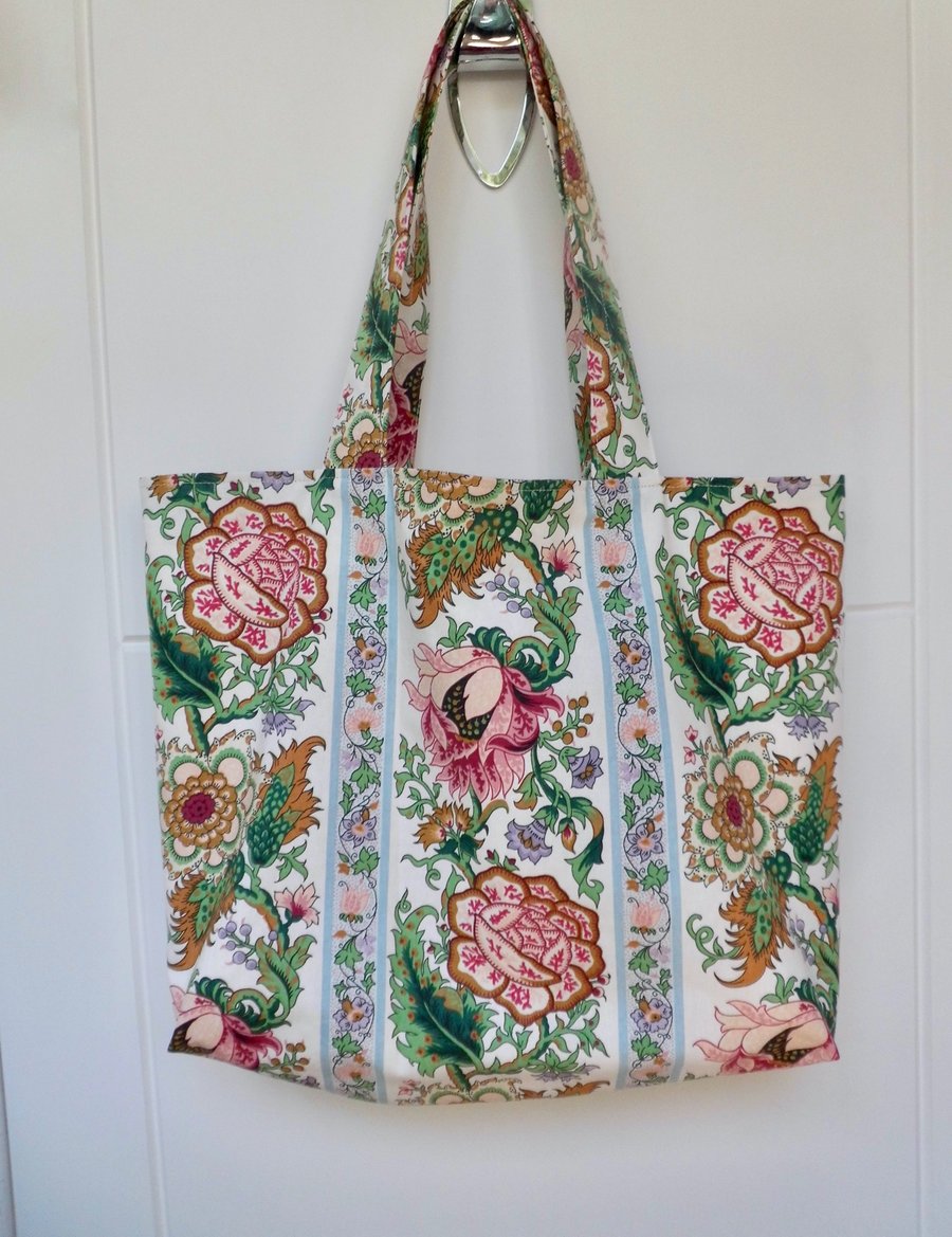 Large tote bag and coin purse matching set in vintage fabric 