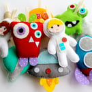 Make Your Own felt Aliens and Astronauts space Garland Kit. Sewing pattern.