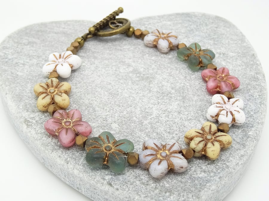 Daisy Bracelet, Floral Bracelet, Boho Bracelet, Multicolour Bracelet. 