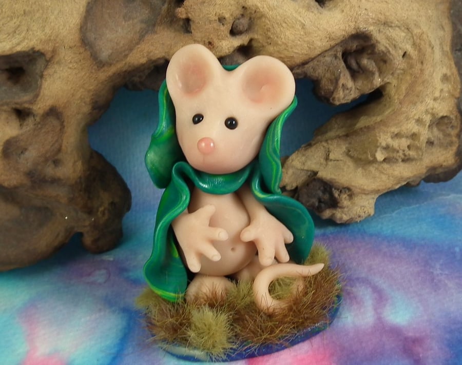 Downland Mouse 'Melinda' on grassy tableau 3" OOAK Sculpt
