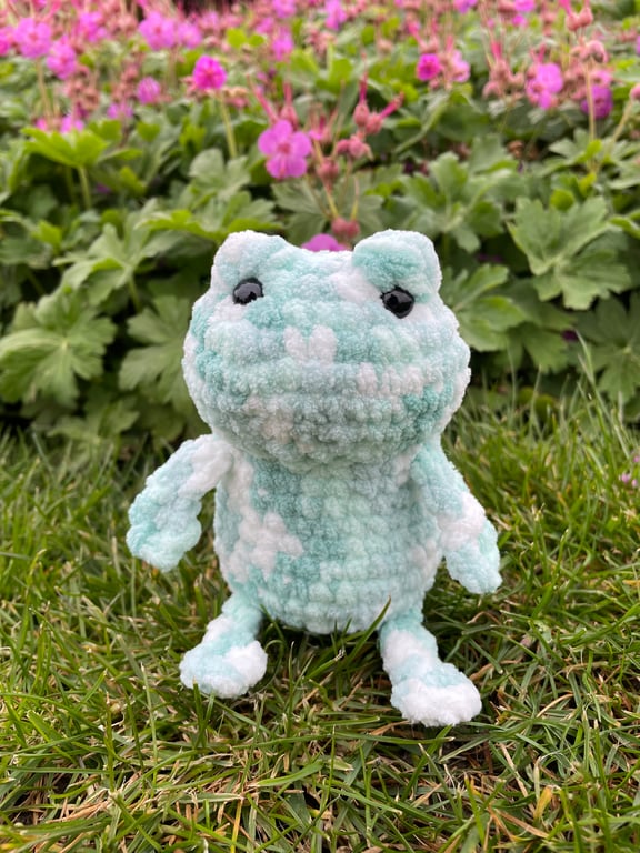 Handmade Crochet Green Plushie Frog: Soft Chenille Yarn