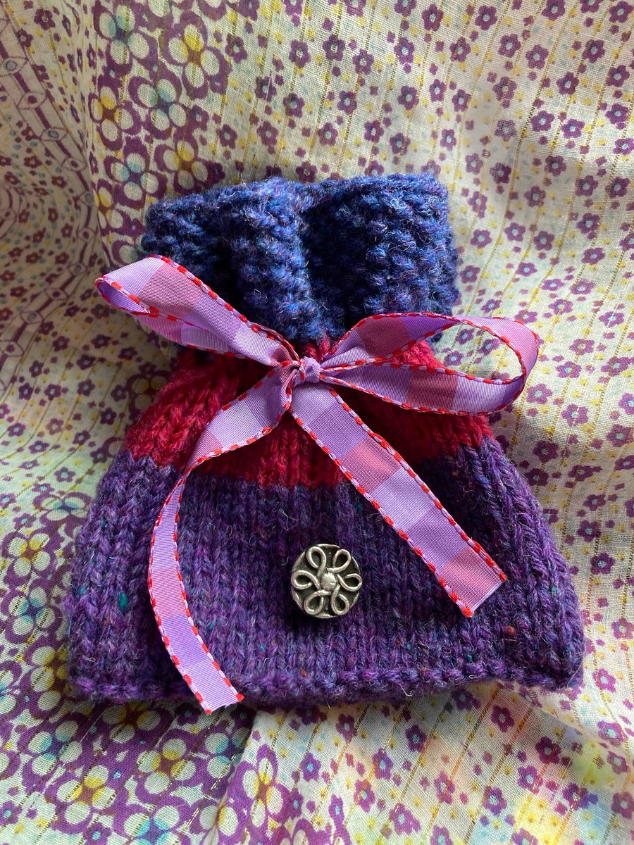Gift bag knitted in pure new wool