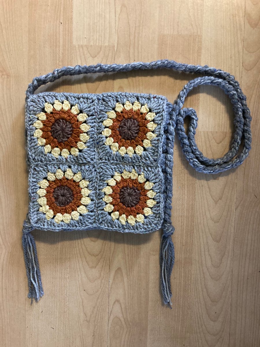 Crochet bag granny square design 
