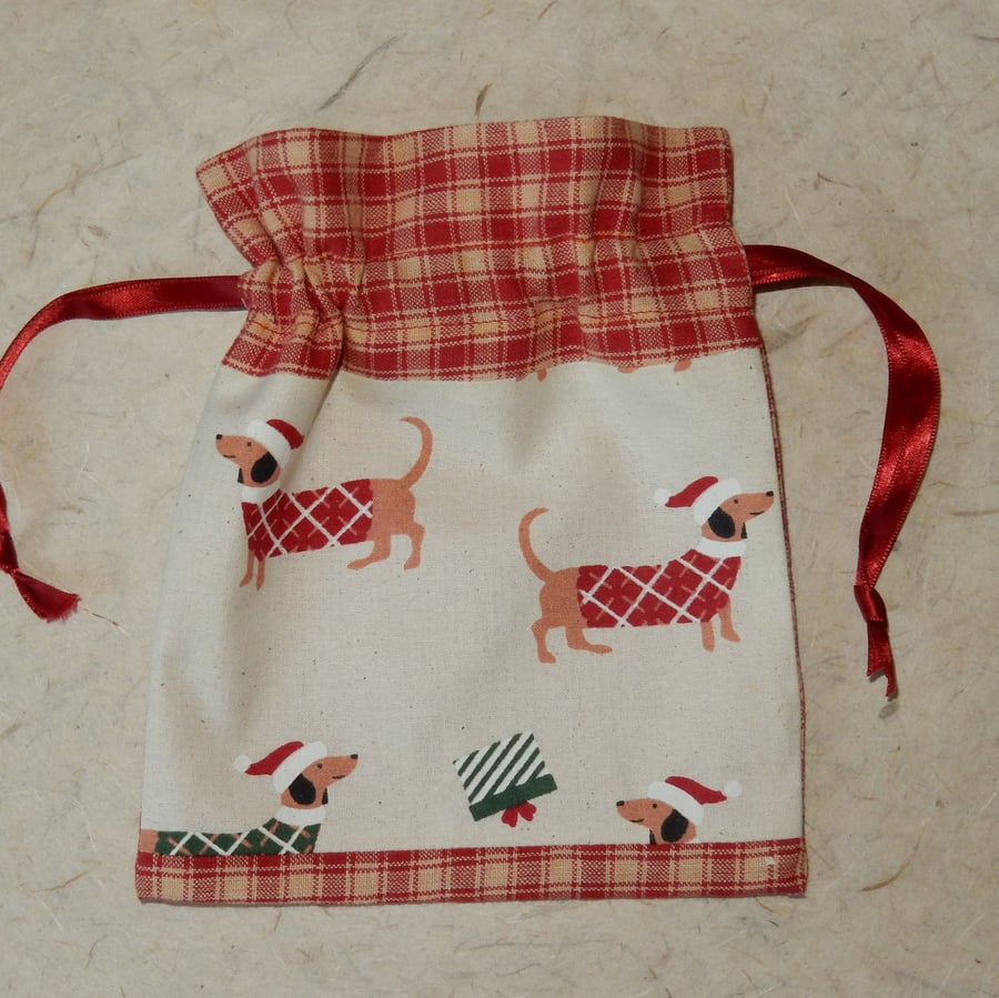 Christmas gift bag dogs in Santa hats