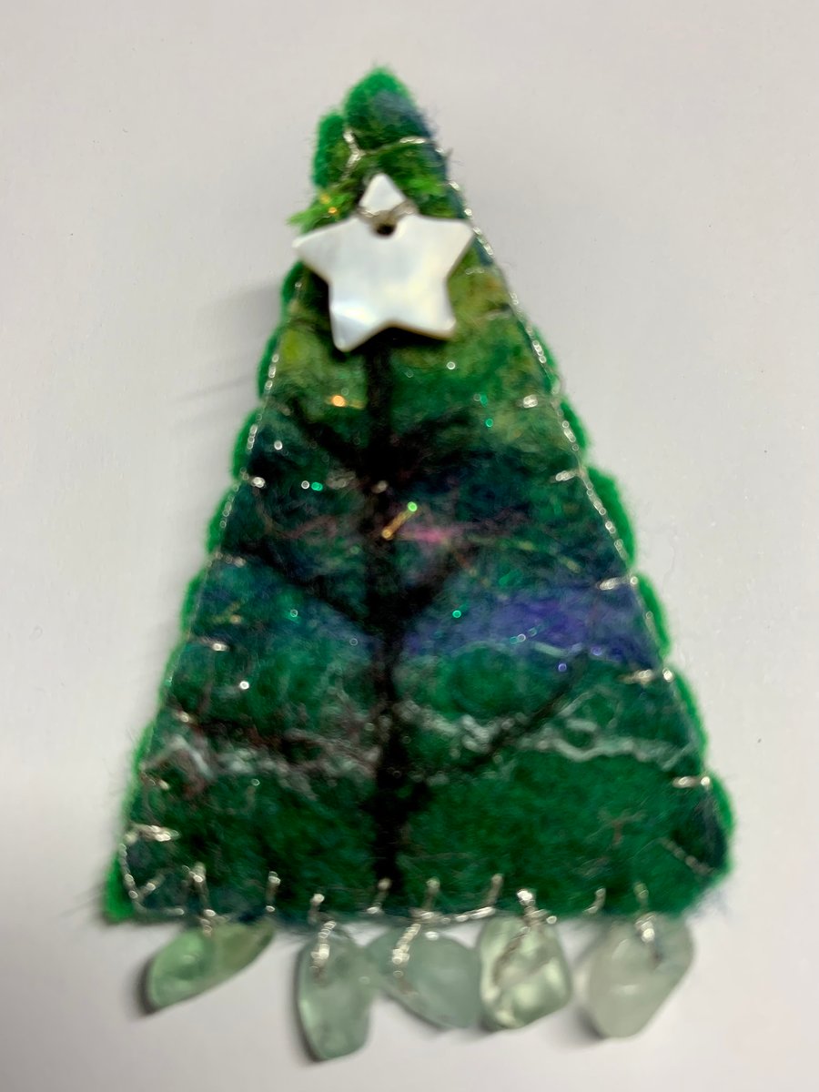 Christmas tree brooch with 5 crystals 