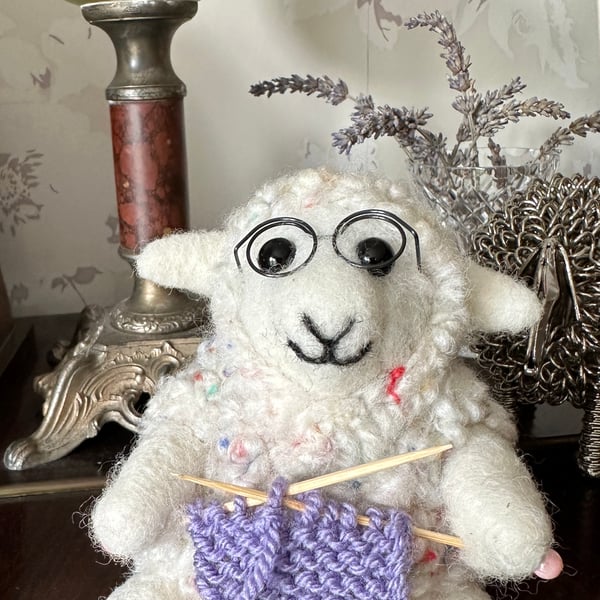 Needlefelted Highland Sheep. Knitting. Knitter. Felted animal. Free postage. 