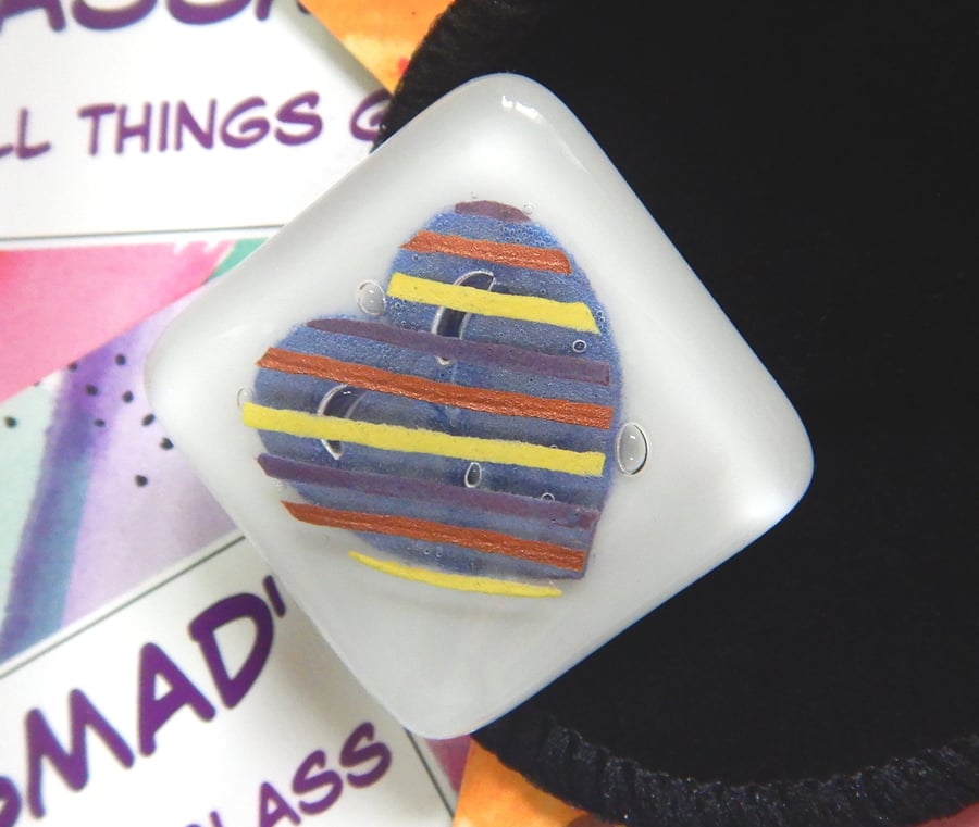 HANDMADE FUSED DICHROIC GLASS 'STRIPY HEART' BROOCH.