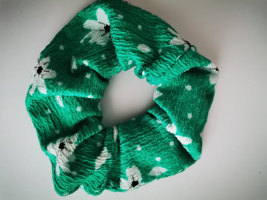 Dotty Flowers Scrunchie 