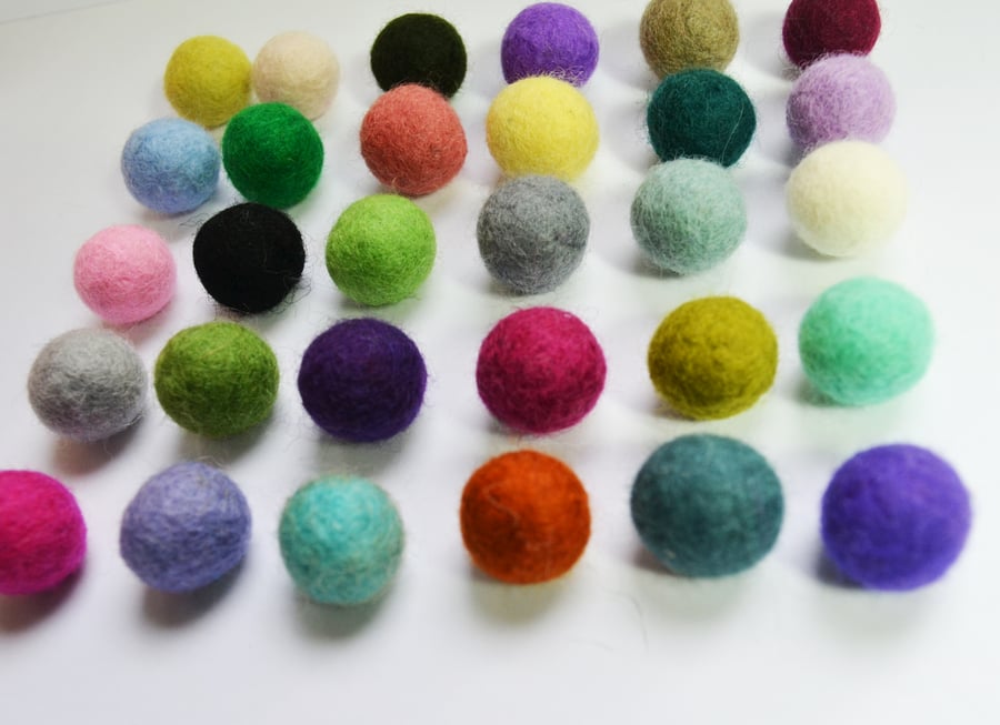 Felt balls, wool felted balls, 2cm felt balls, 1cm felt balls, 25 felt balls.