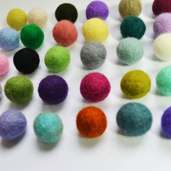 Felt balls, wool felted balls, 2cm felt balls, 1cm felt balls, 25 felt balls.