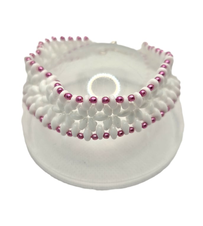 White superduo bead flower pattern bracelet with pink faux pearl edging