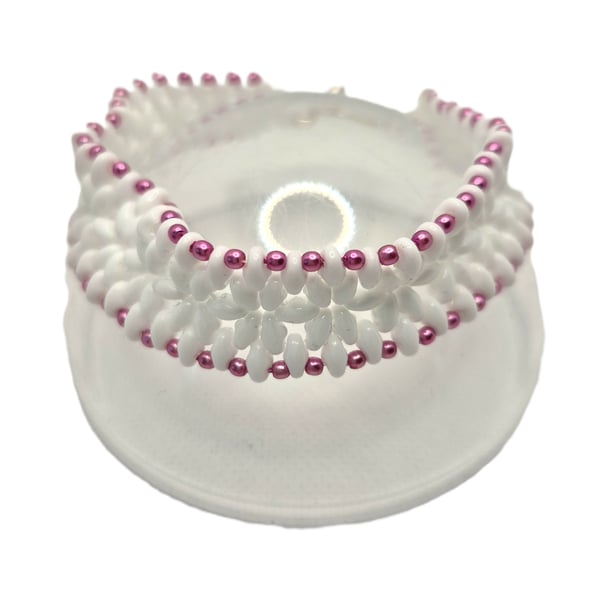 White superduo bead flower pattern bracelet with pink faux pearl edging