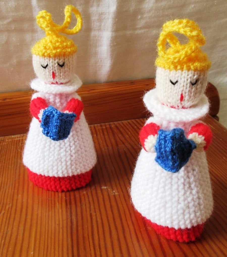 Two hand-knitted choirboys for the Christmas tree or free-standing