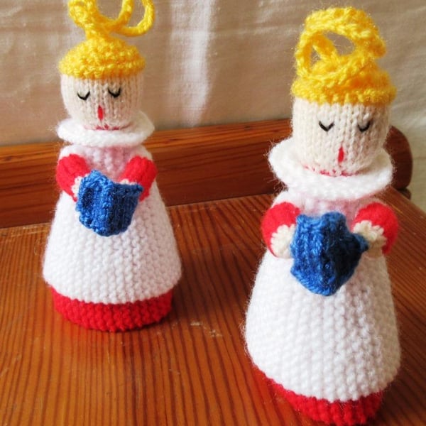 Two hand-knitted choirboys for the Christmas tree or free-standing