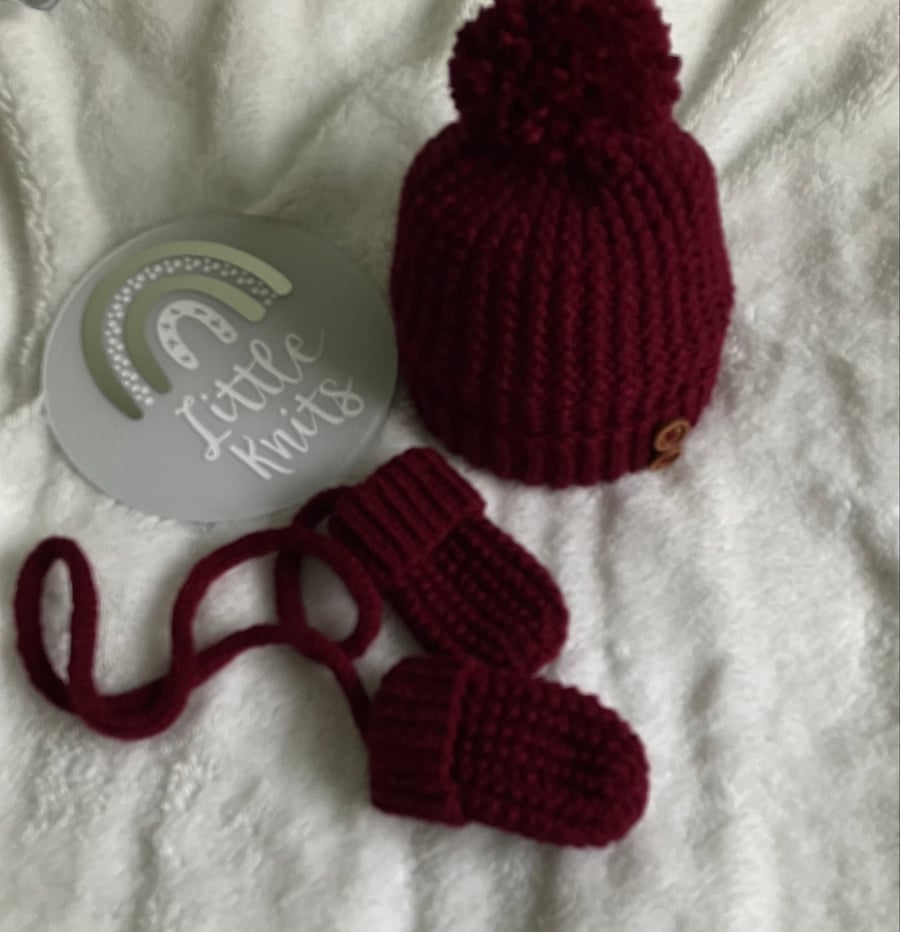 Hand Knitted ‘Kenzie’ Baby’s Hat & Mitts (0-6 months)