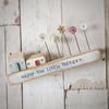 Little Wooden Houses with Christmas Star and Buttons 'Enjoy the little things'