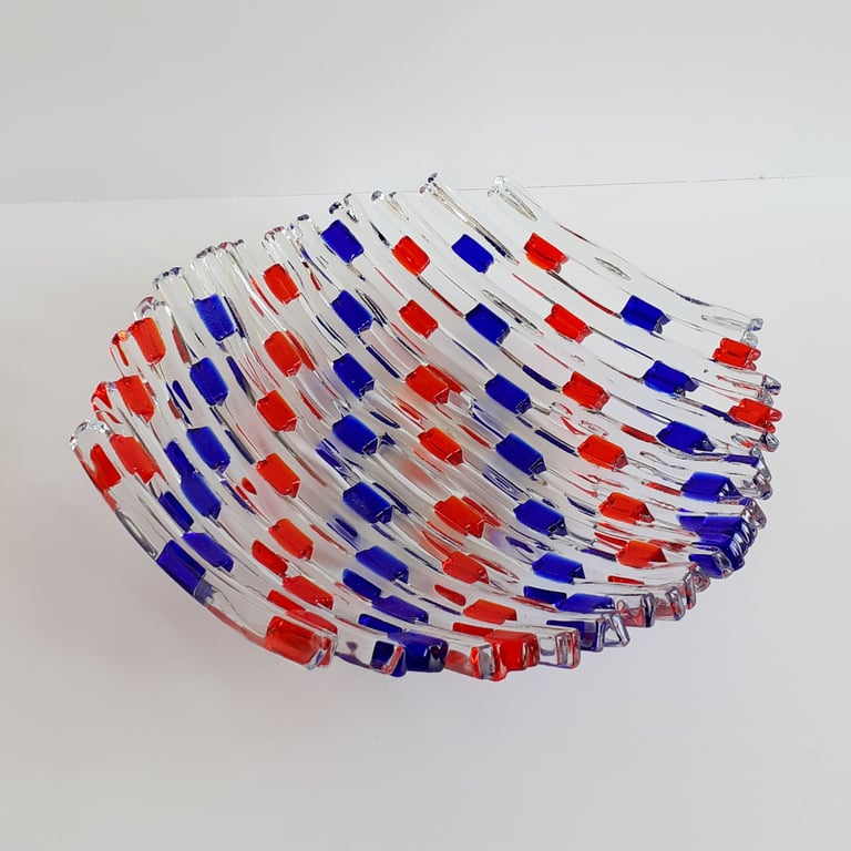 Fused glass lattice round decorative dish, 15cm