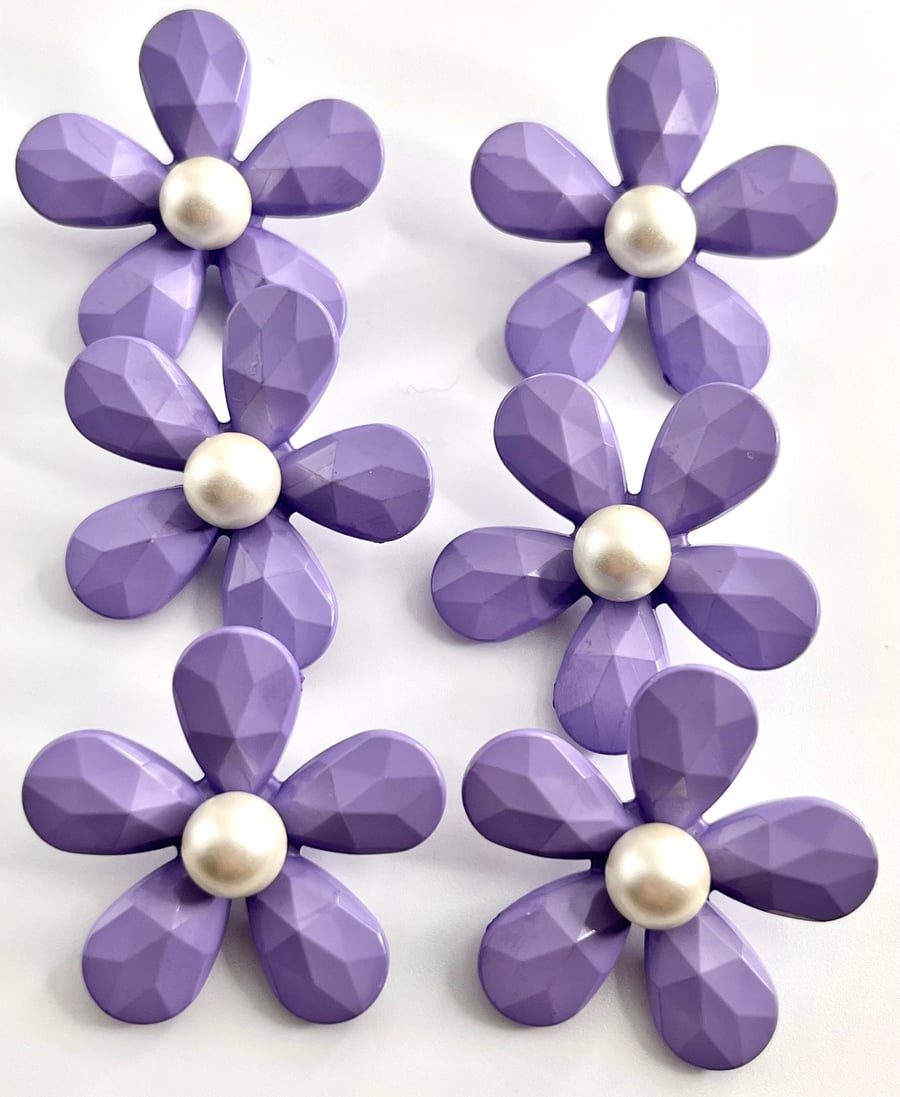 6 Textured Flower Buttons, 32mm, Pearl Centre, Lilac Colour, Italian Design