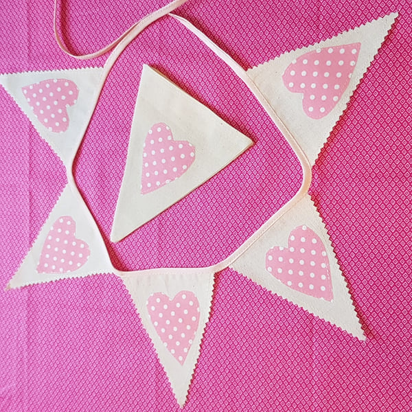 Mini bunting in a bag: polka dot hearts