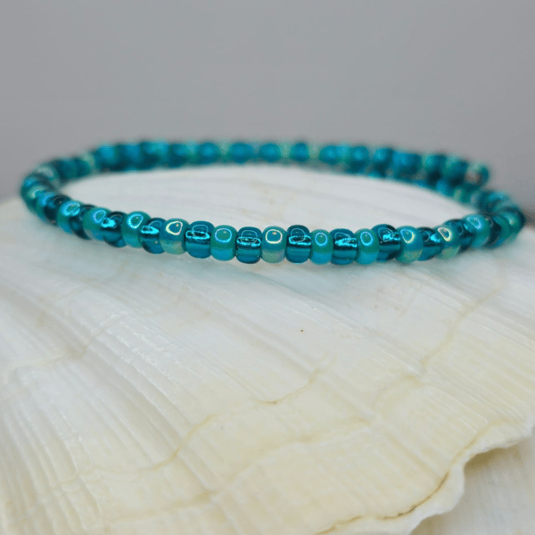 Turquoise and Teal seed bead bracelet - memory wire bracelet