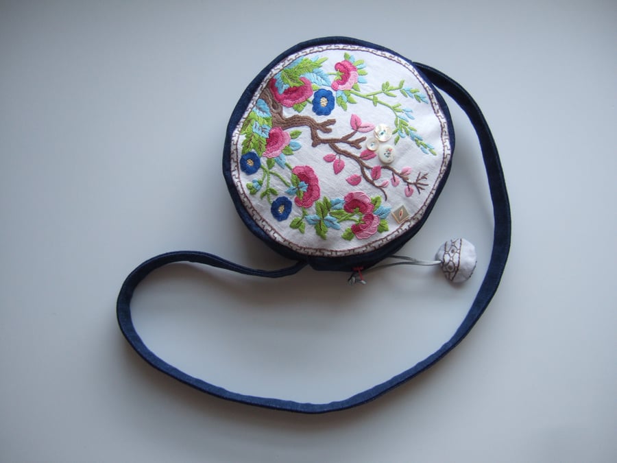 Round or circular evening bag with vintage embroidery from a plate design.