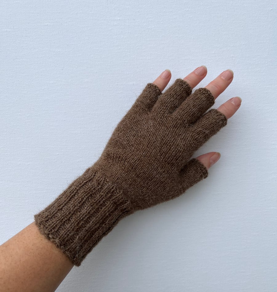 Fingerless gloves alpaca brown