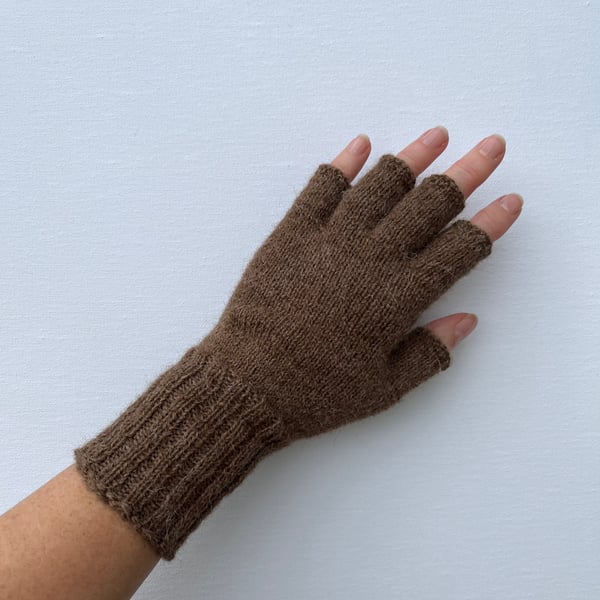 Fingerless gloves alpaca brown