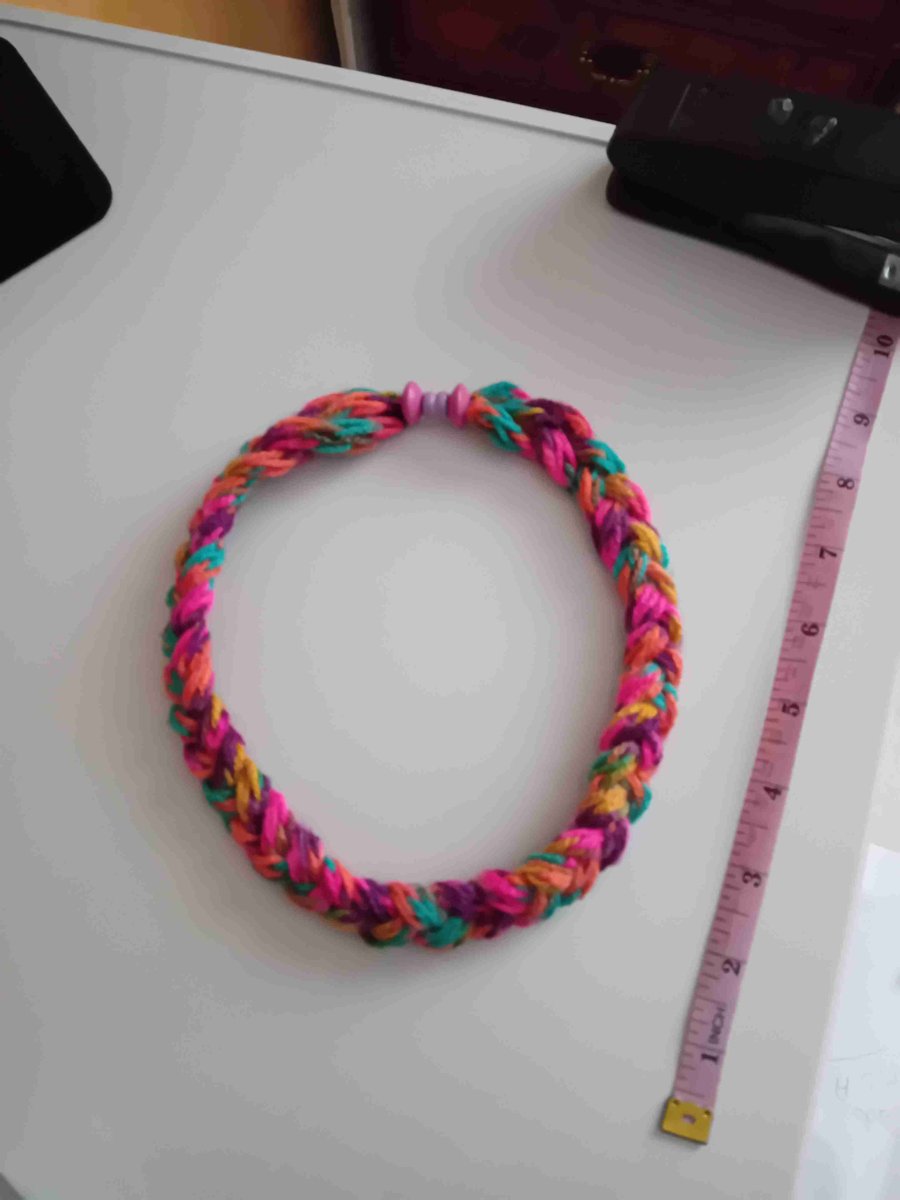 Woolen neckwear with a plait and twist.