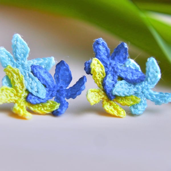 Microcrochet Dancing Floral Stud Earrings 