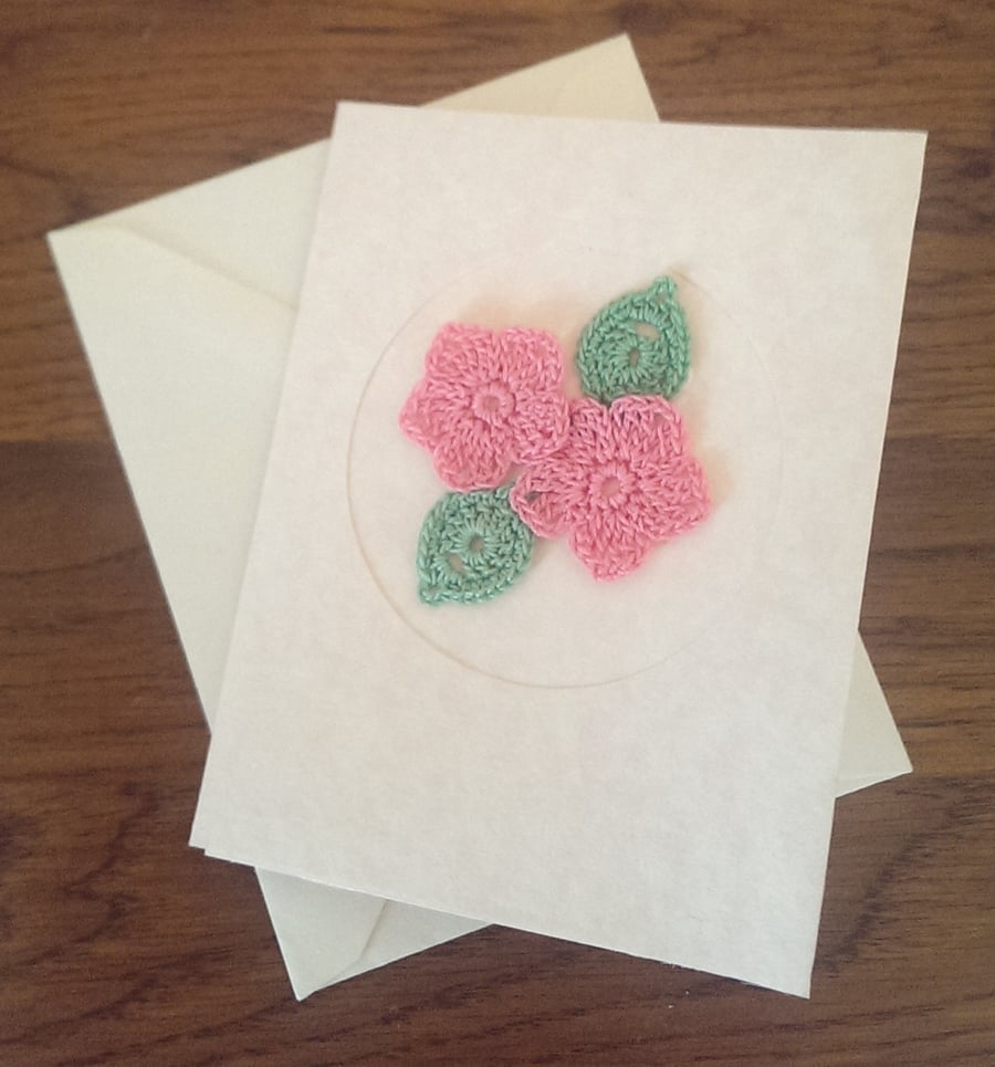 SMALLBLANK CARD WITH PINK FLOWERS &  LEAVES ON PALE PINK MARBLE EFFECT CARD
