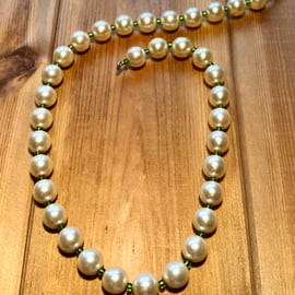 Faux pearl and green necklace