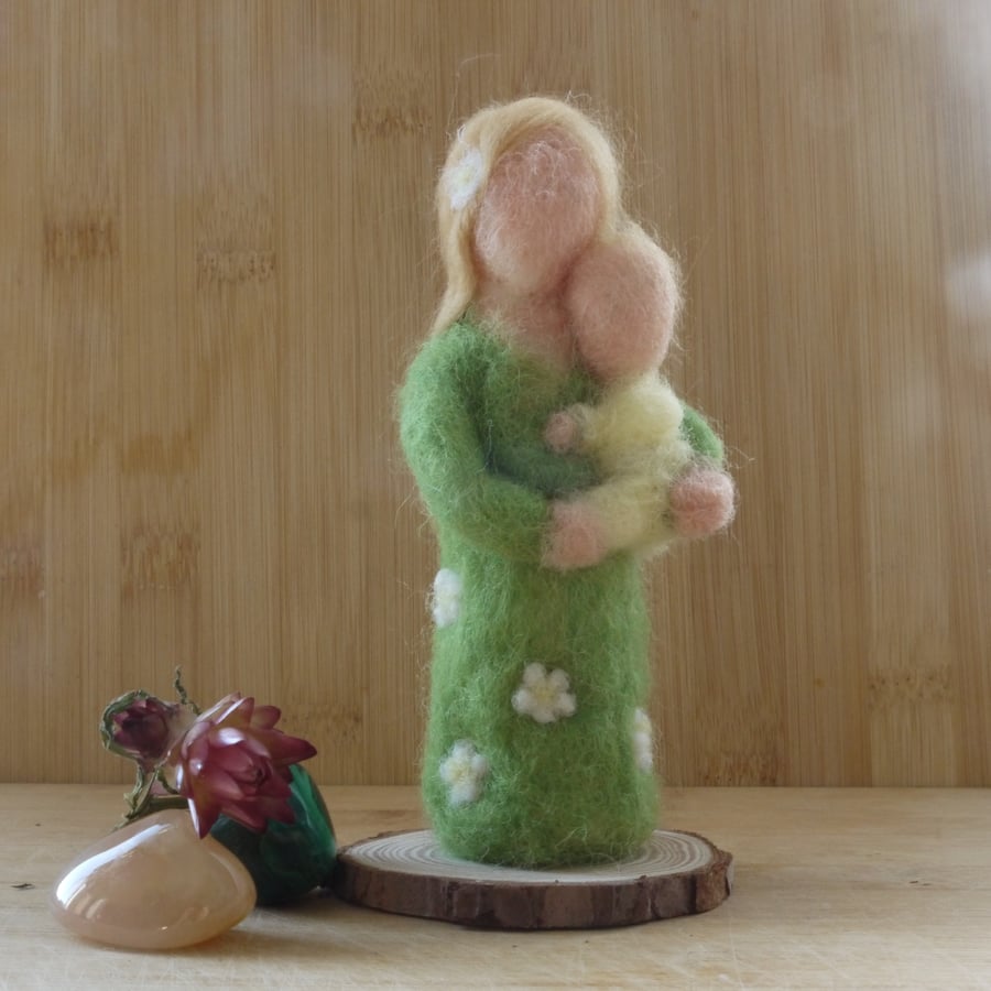 Handmade needle felted Mum and baby figure