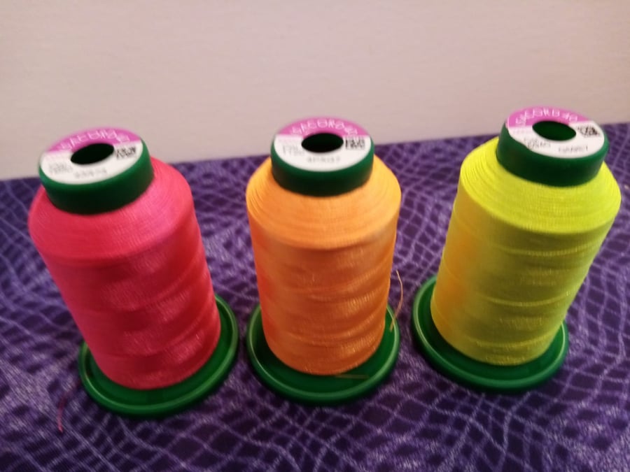 Isacord Neon Sewing Thread x 3 Cops 1,000mts Ref 576