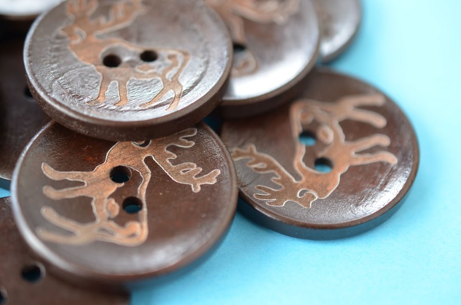 Extra Large Wooden Dark Brown Stag Button 35mm Deer Antlers (RLG10)